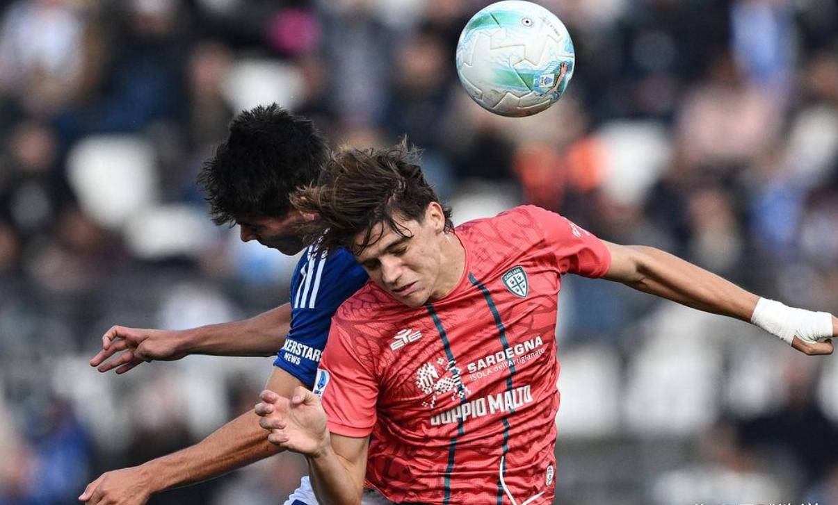 乐动体育-尤文图斯逆转击败AC米兰，C罗复出打进制胜球